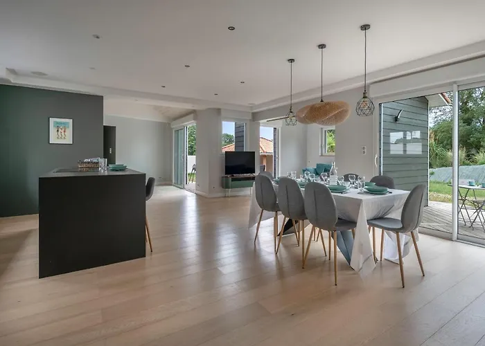 Сasa de vacaciones Maison Avec Piscine Pour 8 Adultes - 2 Enfants Pornic