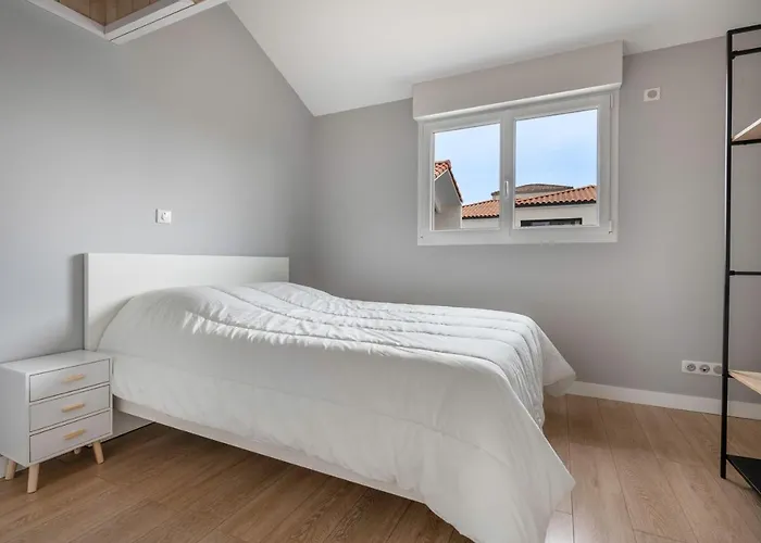 Hébergement de vacances Maison Avec Piscine Pour 8 Adultes - 2 Enfants